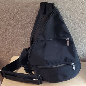 Baggallini sling backpack in black